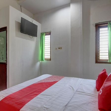 Capital O 91690 Moza Guest House Klaten Exterior photo