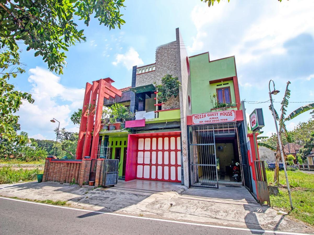 Capital O 91690 Moza Guest House Klaten Exterior photo