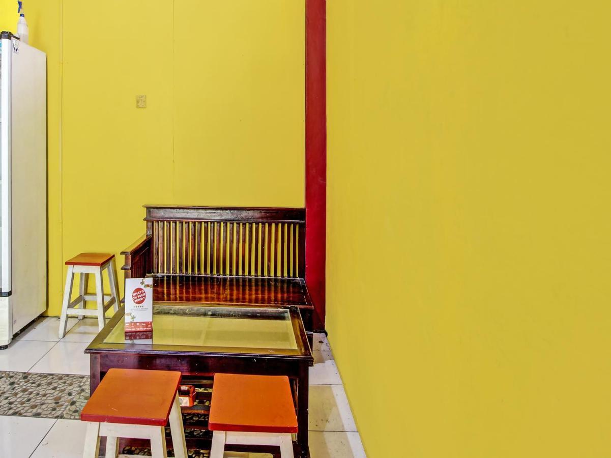 Capital O 91690 Moza Guest House Klaten Exterior photo