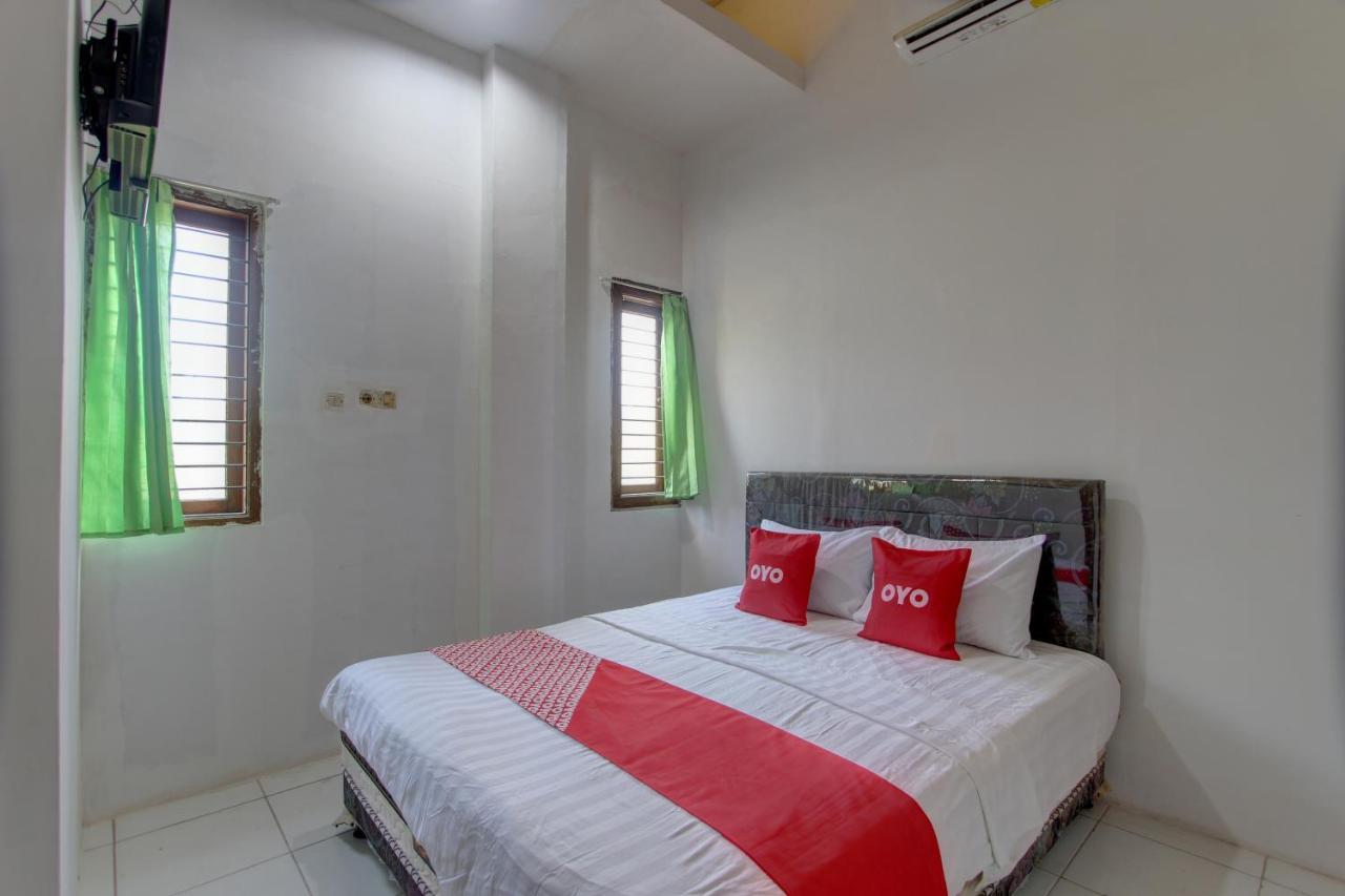 Capital O 91690 Moza Guest House Klaten Exterior photo
