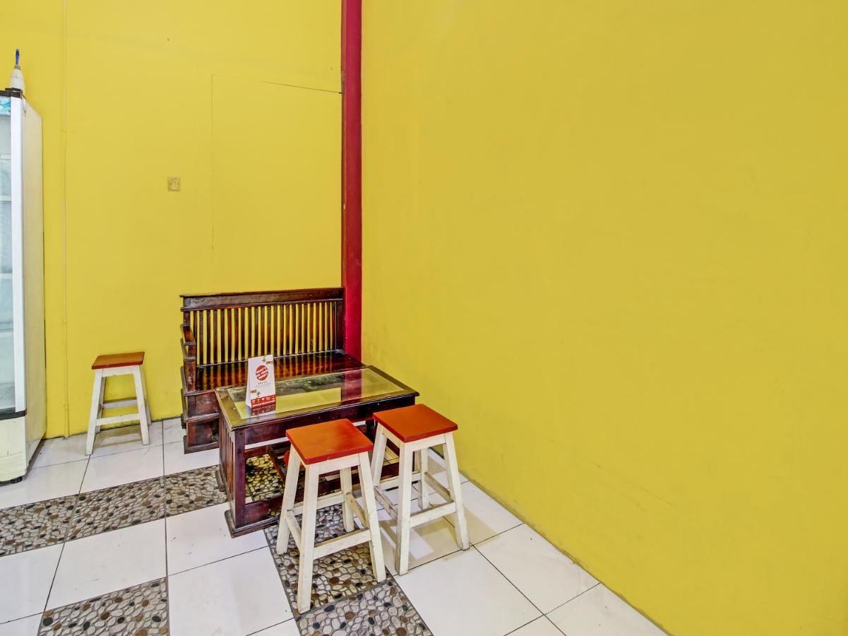 Capital O 91690 Moza Guest House Klaten Exterior photo