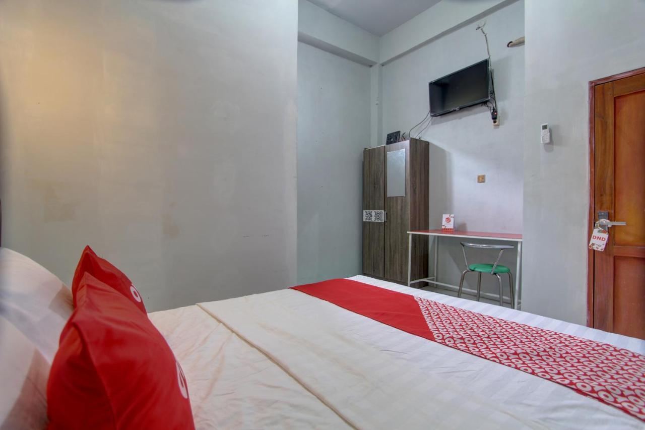 Capital O 91690 Moza Guest House Klaten Exterior photo