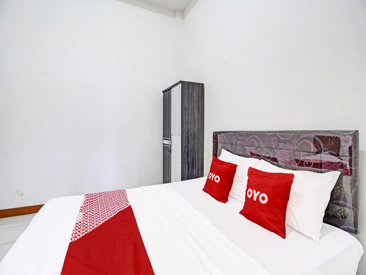 Capital O 91690 Moza Guest House Klaten Exterior photo
